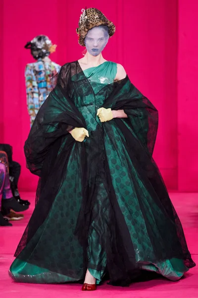 Look 24
